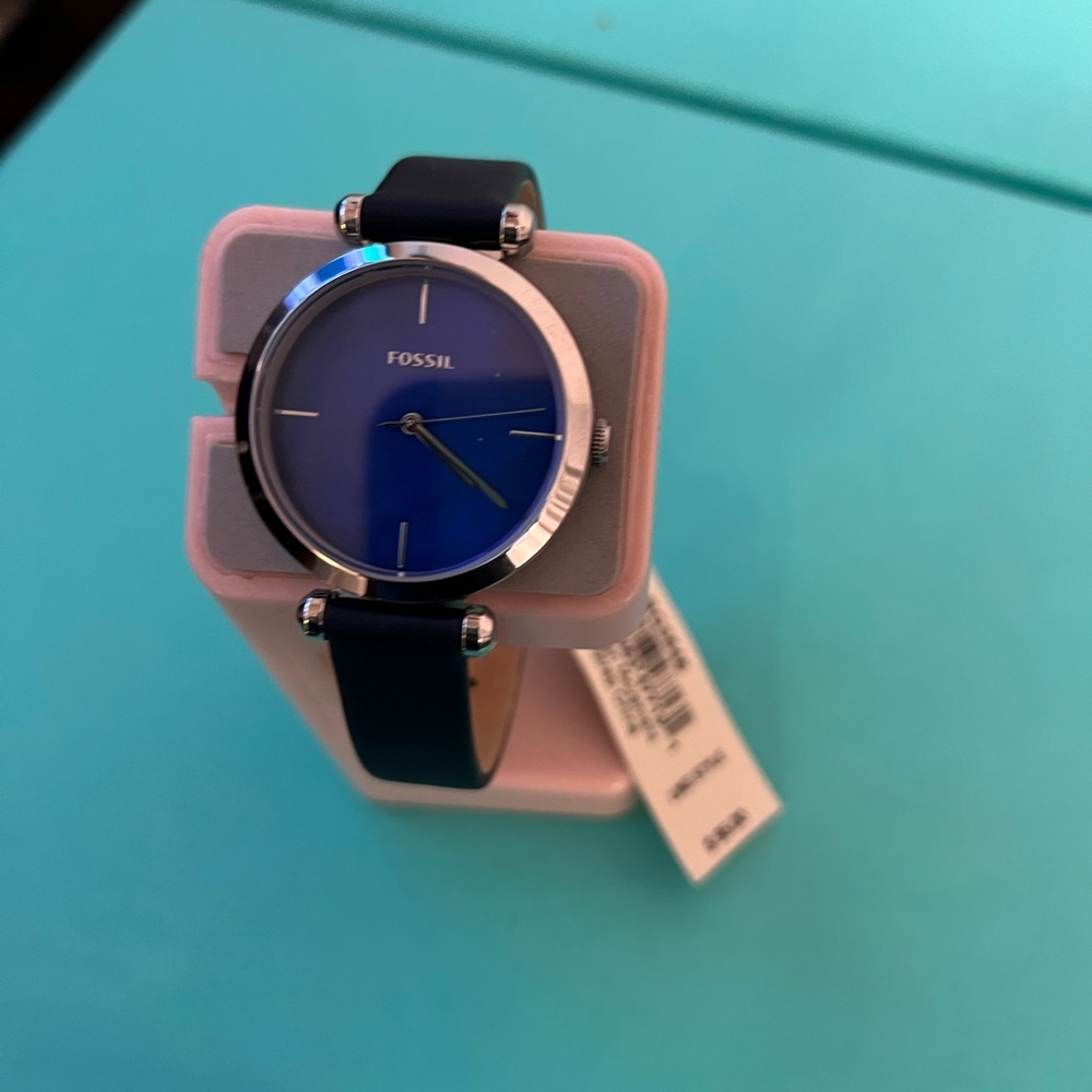 New with tags navy watch with a sapphire Blueface fossil watch